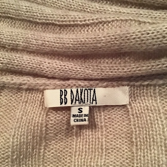 BB Dakota Long sweater wrap, small, EUC - Picture 6 of 8